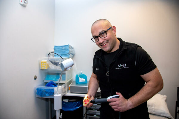 Nurse sowing sonic wave therapy machine